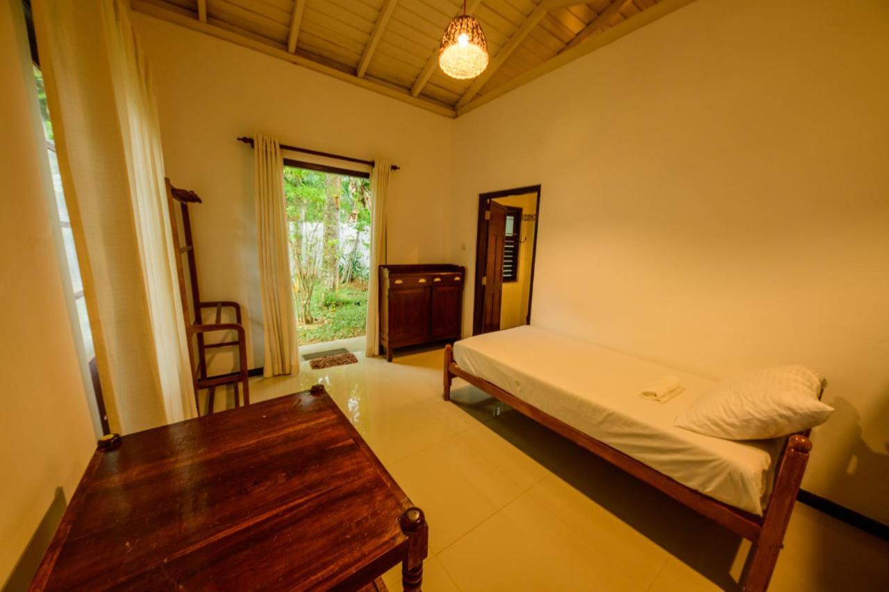 Villa Lotus Hikkaduwa Exterior photo
