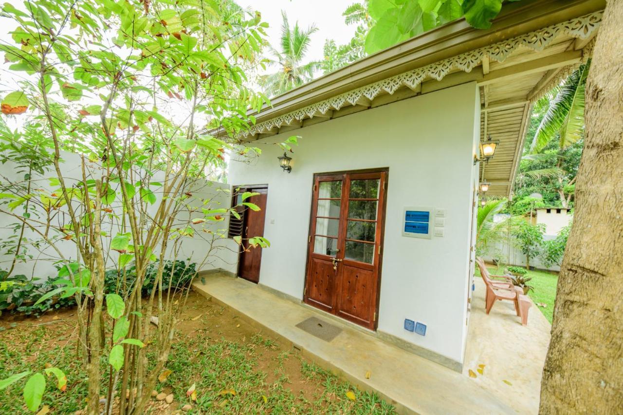 Villa Lotus Hikkaduwa Exterior photo